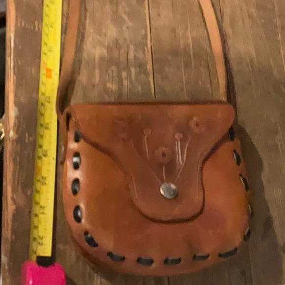 “VINTAGE” Handmade Floral Leather Crossbody Bag . - Picture 16 of 16